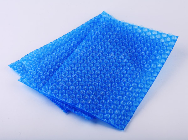 Из воздушно-пузырьковой пленки 